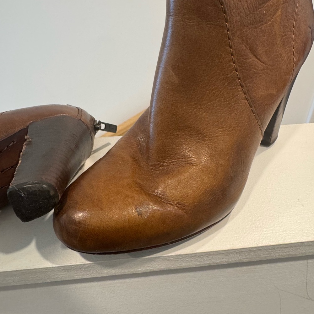 Rare Frye Marissa Slouch Heel Knee-High Medallion Boots | Cognac Leather | 6.5 - Picture 3 of 10